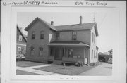 509 1ST ST, a Gabled Ell house, built in Menasha, Wisconsin in 1894.