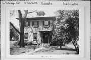 712 BROAD ST, a Italianate house, built in Menasha, Wisconsin in 1870.