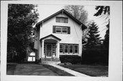 109 N PARK AVE, a Craftsman house, built in Neenah, Wisconsin in 1887.