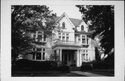 402 E WISCONSIN AVE, a Colonial Revival/Georgian Revival house, built in Neenah, Wisconsin in 1901.