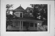 521 MT. VERNON ST, a Queen Anne house, built in Oshkosh, Wisconsin in 1905.