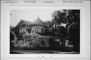 521 MT. VERNON ST, a Queen Anne house, built in Oshkosh, Wisconsin in 1905.