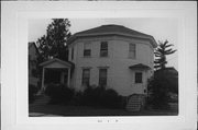 555-557 PLEASANT ST, a Octagon house, built in Oshkosh, Wisconsin in 1916.