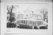 1013 WASHINGTON AVE, a Queen Anne house, built in Oshkosh, Wisconsin in 1885.
