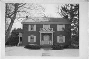 914 W 5TH ST, a Colonial Revival/Georgian Revival house, built in Marshfield, Wisconsin in 1924.