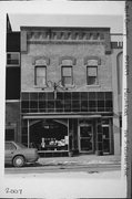 166 S CENTRAL AVE, a Italianate small retail building, built in Marshfield, Wisconsin in 1891.