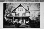 212 S VINE AVE, a Queen Anne house, built in Marshfield, Wisconsin in 1911.