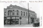 465 N MAIN ST, a Commercial Vernacular grocery store/supermarket, built in Oshkosh, Wisconsin in 1874.