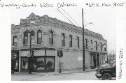 465 N MAIN ST, a Commercial Vernacular grocery, built in Oshkosh, Wisconsin in 1874.