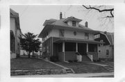 1712 MADISON ST, a American Foursquare duplex, built in Madison, Wisconsin in 1908.
