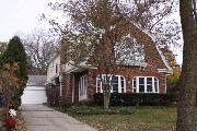 1100 E CIRCLE DR, a Dutch Colonial Revival house, built in Whitefish Bay, Wisconsin in 1922.