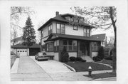2726 LAKELAND AVE, a Craftsman house, built in Madison, Wisconsin in 1907.
