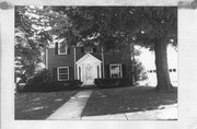 4133 MANDAN CRES, a Colonial Revival/Georgian Revival house, built in Madison, Wisconsin in 1929.