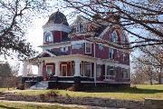 443 S 1ST ST, a Queen Anne house, built in Evansville, Wisconsin in 1910.