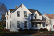 1004 MAIN ST, a Gabled Ell house, built in Eau Claire, Wisconsin in 1901.