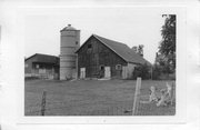 NEAR SE CORNER OF NETHERWOOD AND N MAIN ST, a Astylistic Utilitarian Building barn, built in Oregon, Wisconsin in .
