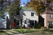 5561 N KENT AVE, a Colonial Revival/Georgian Revival house, built in Whitefish Bay, Wisconsin in 1945.