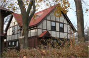 1913 WAUWATOSA AVE, a Craftsman house, built in Wauwatosa, Wisconsin in 1907.