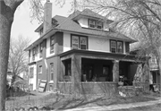 812 JENIFER ST, a American Foursquare house, built in Madison, Wisconsin in 1909.