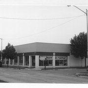 754 E WASHINGTON AVE, a Astylistic Utilitarian Building retail building, built in Madison, Wisconsin in 1926.