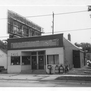 2415 E WASHINGTON AVE, a Commercial Vernacular grocery store/supermarket, built in Madison, Wisconsin in 1916.