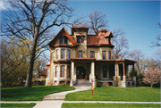 910 E FOREST AVE, a Italianate house, built in Neenah, Wisconsin in 1882.