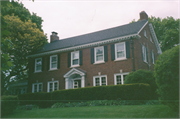 1613 UPPER PARKWAY S, a Colonial Revival/Georgian Revival house, built in Wauwatosa, Wisconsin in 1924.