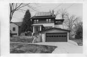 2212 ROWLEY AVE, a Craftsman house, built in Madison, Wisconsin in 1916.