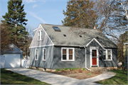 302 E SUNSET CT, a Colonial Revival/Georgian Revival house, built in Madison, Wisconsin in 1939.