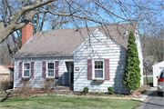 237 W SUNSET CT, a Colonial Revival/Georgian Revival house, built in Madison, Wisconsin in 1940.
