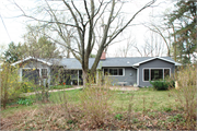 2807 RIDGE RD, a Ranch house, built in Madison, Wisconsin in 1940.
