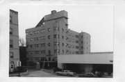 666 WISCONSIN AVE, a Art/Streamline Moderne hotel/motel, built in Madison, Wisconsin in 1948.