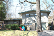18 SHEPARD TERRACE, a Contemporary house, built in Madison, Wisconsin in 1960.