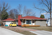 3704 HILLCREST DR 3704 HILLCREST DR, a Ranch house, built in Madison, Wisconsin in 1953.