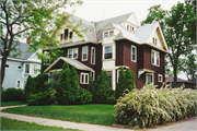 916-920 KING ST, a Queen Anne house, built in La Crosse, Wisconsin in 1891.