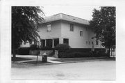 100 S 4TH ST, a Prairie School house, built in Stoughton, Wisconsin in 1910.