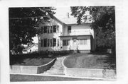 824 S 4TH ST, a Gabled Ell house, built in Stoughton, Wisconsin in 1891.