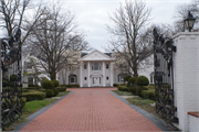 3550 N Lake Dr, a Neoclassical/Beaux Arts house, built in Shorewood, Wisconsin in 1948.