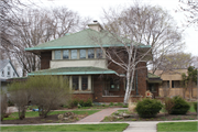 2700 E Shorewood Blvd, a Prairie School house, built in Shorewood, Wisconsin in 1916.