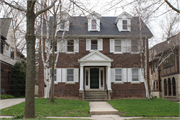 2637 E Beverly Rd, a Colonial Revival/Georgian Revival house, built in Shorewood, Wisconsin in 1924.