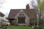 2731 E Beverly Rd, a Arts and Crafts house, built in Shorewood, Wisconsin in 1922.