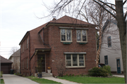4212-4214 N FARWELL AVE, a Two Story Cube duplex, built in Shorewood, Wisconsin in 1926.