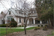 3932 N Lake Dr, a Arts and Crafts house, built in Shorewood, Wisconsin in 1918.