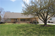 4130 N Lake Dr, a Ranch house, built in Shorewood, Wisconsin in 1954.