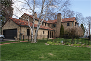 4136 N Lake Dr, a Spanish/Mediterranean Styles house, built in Shorewood, Wisconsin in 1926.