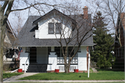 4304 N MARYLAND AVE, a Bungalow house, built in Shorewood, Wisconsin in 1920.