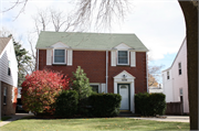 5236 N KENT AVE, a Side Gabled house, built in Whitefish Bay, Wisconsin in 1940.