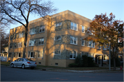 700 E HENRY CLAY ST, a Contemporary apartment/condominium, built in Whitefish Bay, Wisconsin in 1954.