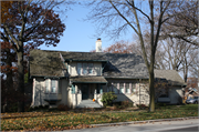 5425 N LAKE DR, a Bungalow house, built in Whitefish Bay, Wisconsin in 1918.