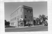121 E MAIN ST 121 E MAIN ST, a Neoclassical/Beaux Arts grocery store/supermarket, built in Sun Prairie, Wisconsin in 1902.